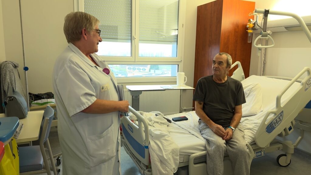 Sensibilisation au lavage des mains avec les patients de l’hôpital