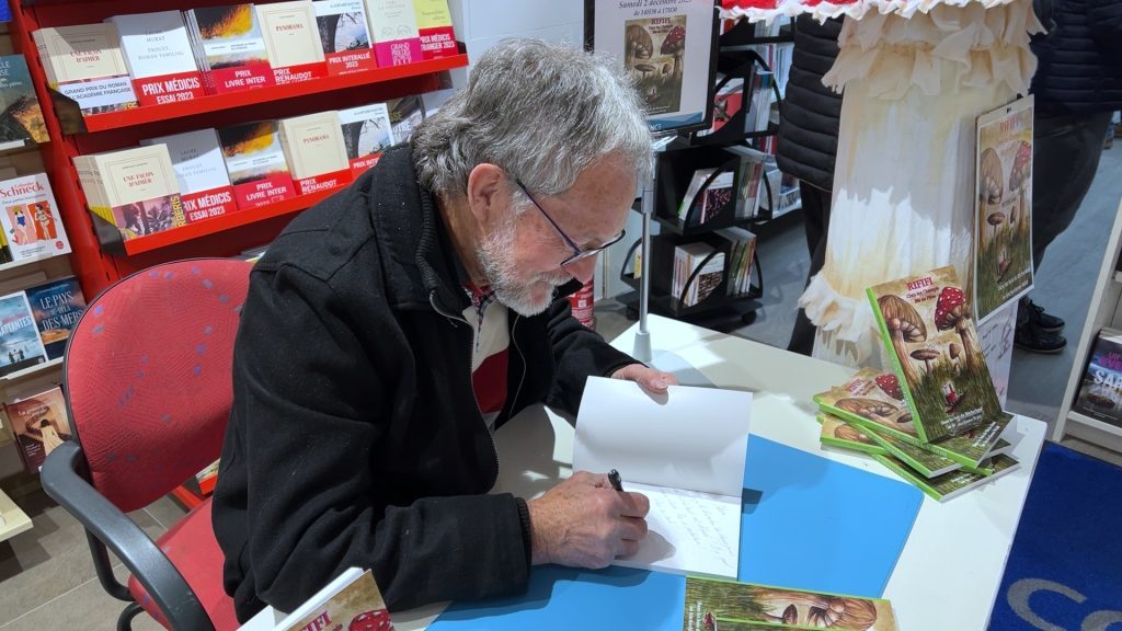 L’historien local Léon Meyer dédicace son dernier ouvrage à Sarreguemines