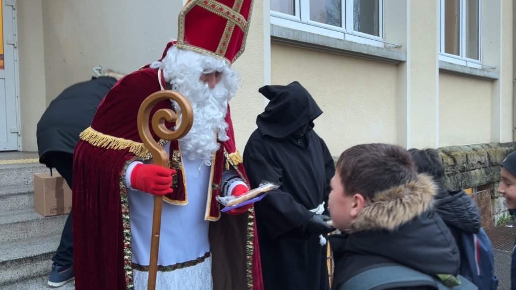 Visite du Saint-Nicolas dans les écoles de Bitche