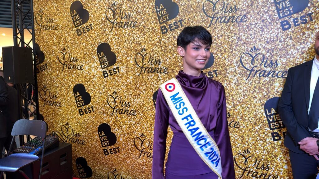 Miss France au B’Est pour sa première sortie officielle en public