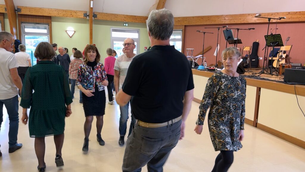 Les danses folk mises en lumière à Hundling