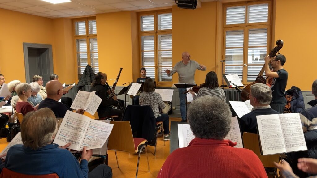 Chœurs et musiciens s’entraînent ensemble pour la première fois