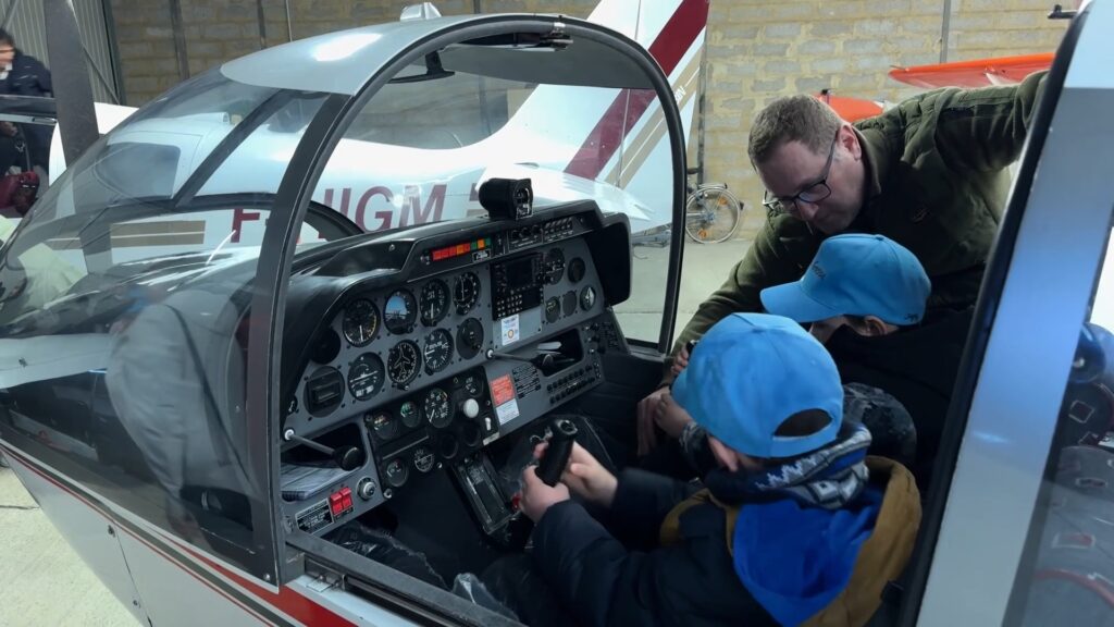 “Rêves de Gosse” : 150 enfants en visite à l’aérodrome de Sarreguemines