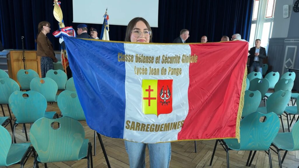Un drapeau militaire pour la classe de défense et sécurité globale