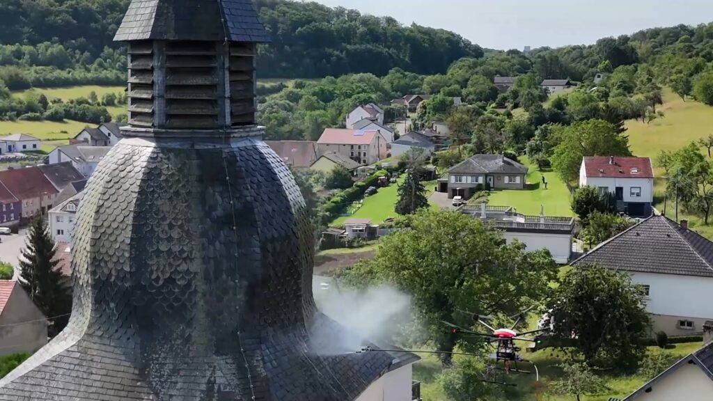Un drone qui nettoie les clochers