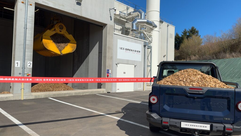 Pourquoi Ineos Automotive a investi dans une chaufferie biomasse ?