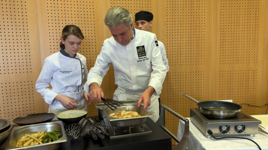 Michel Roth partage son savoir-faire avec les futurs chefs à l'UFA de Sarreguemines