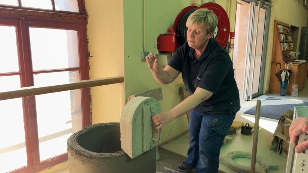 Démonstration du métier de potier en cristallerie
