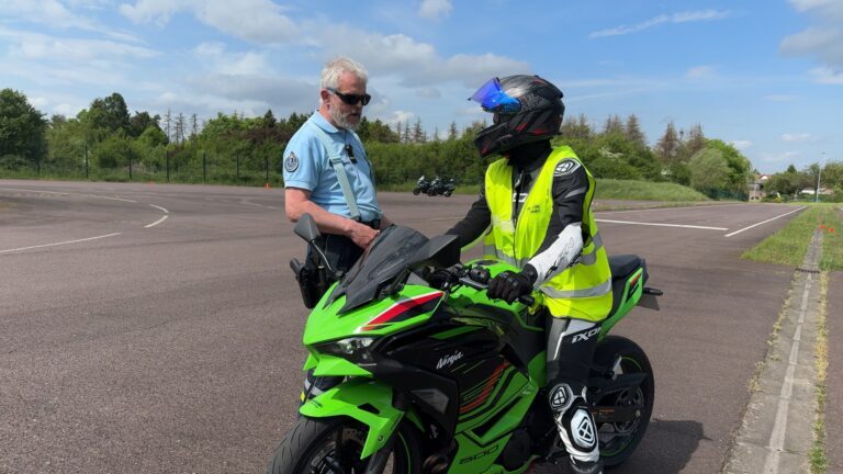 Les motards se remettent en selle avec les gendarmes
