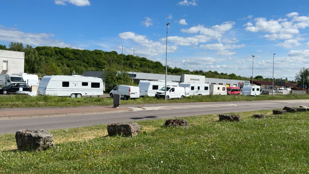 L’installation d’un camp de gens du voyage suscite l’inquiétude des commerçants