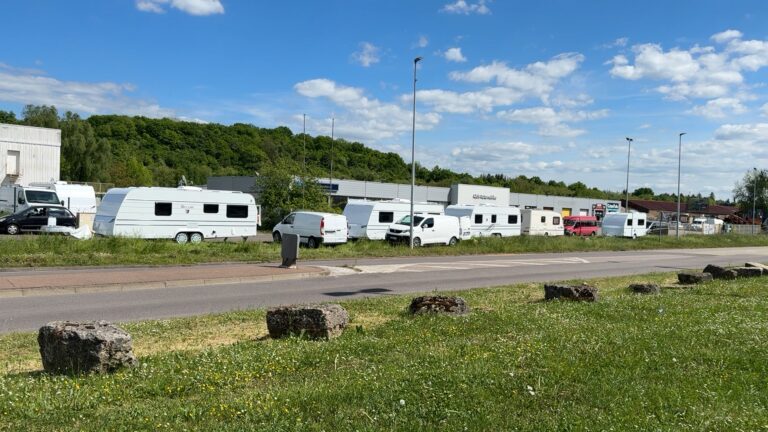 L’installation d’un camp de gens du voyage suscite l’inquiétude des commerçants