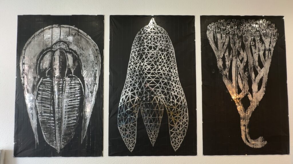 Des couvertures de survie pour support artistique