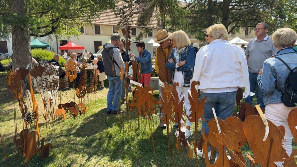 En participant à des marchés, les producteurs attirent de nouveaux clients