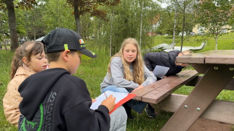 Une course d’orientation bilingue au parc du Stadtweiher