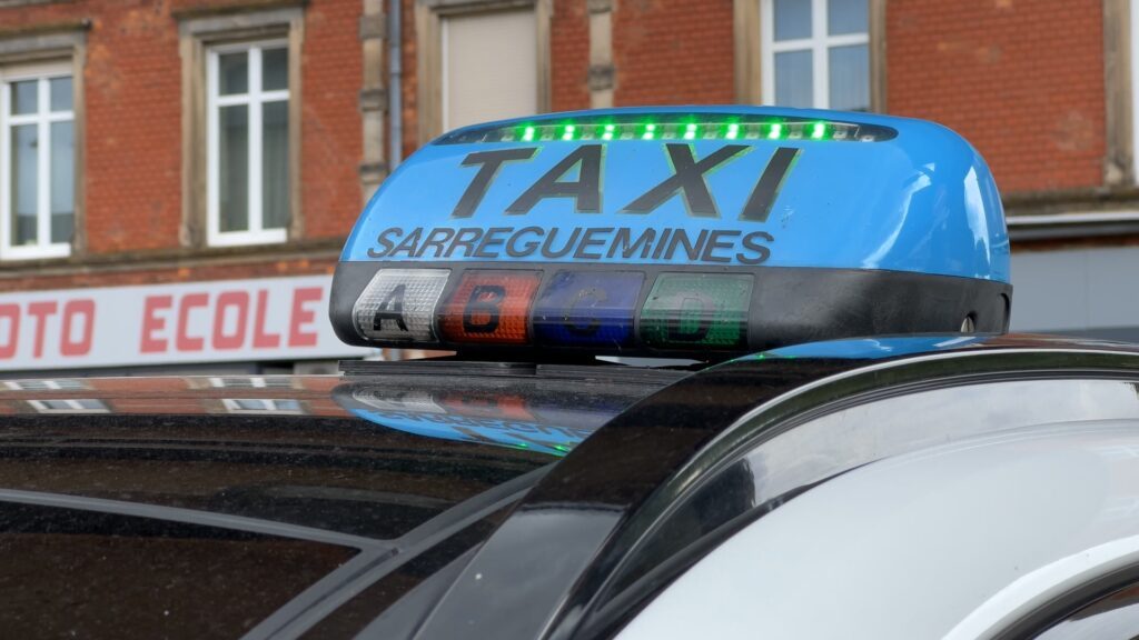 Transport sanitaire : la grogne des taxis ne faiblit pas