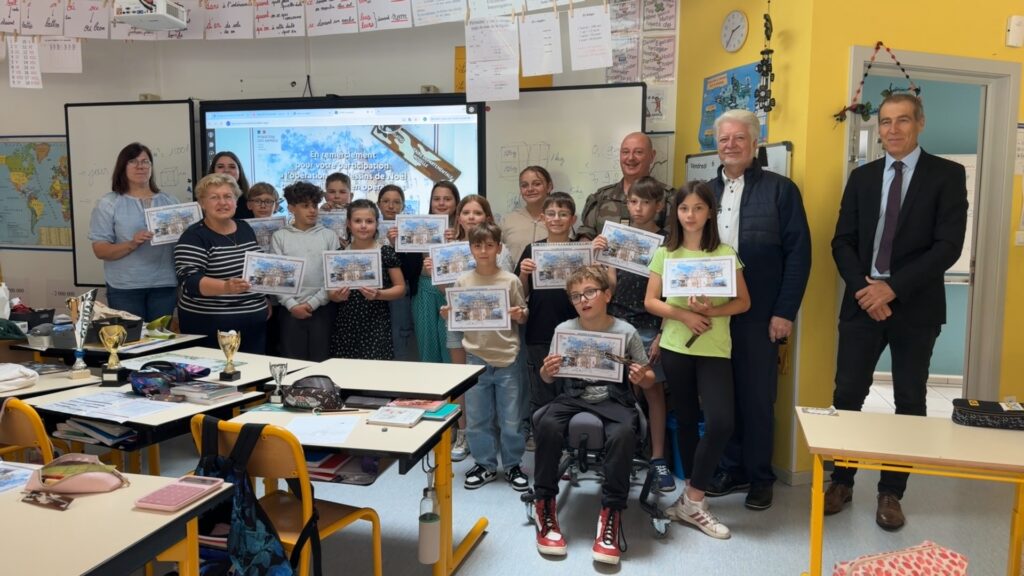 Les enfants ont reçu la visite du Lieutenant-Colonel Rouault