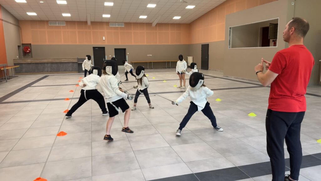 Hop'la, vivez et vibrez ! : À la découverte de l’escrime avec les jeunes du club de Sarreguemines