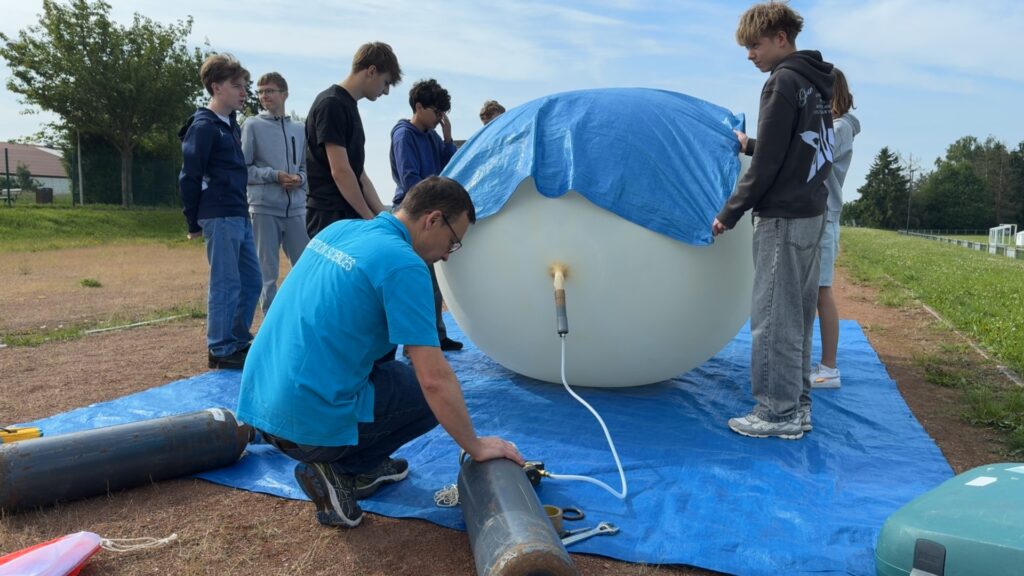 Un ballon lancé depuis le collège de Rohrbach vers l’Allemagne