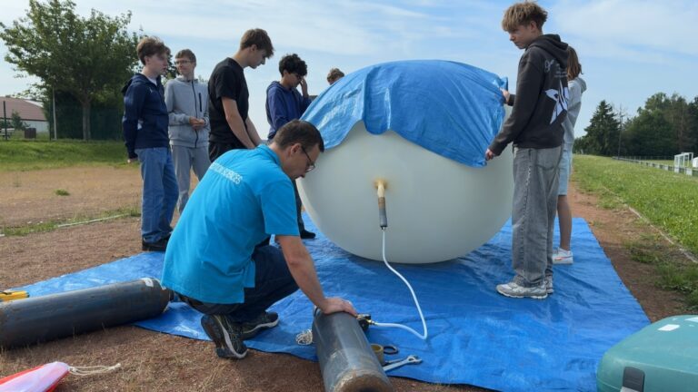 Un ballon lancé depuis le collège de Rohrbach vers l’Allemagne