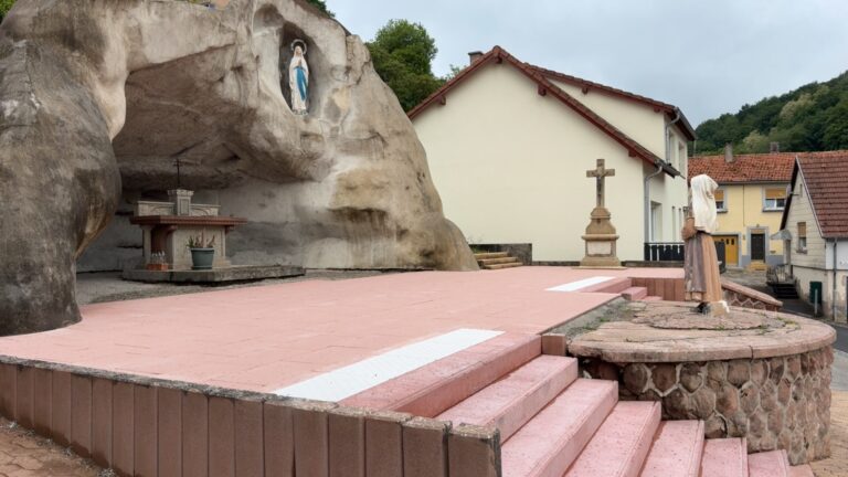 Le parvis de l’église de Siersthal restauré