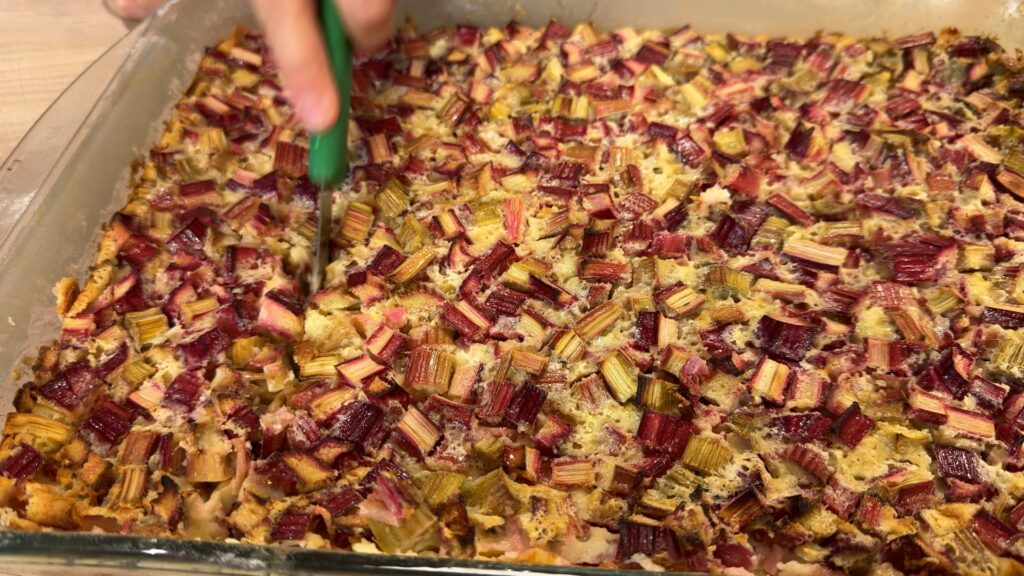 Hop'la, instant gourmand : un clafoutis à la rhubarbe