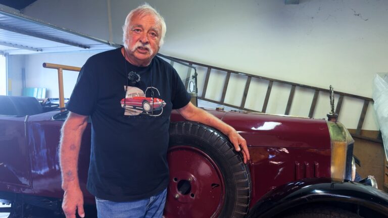 Rencontre avec deux passionnés de voitures anciennes