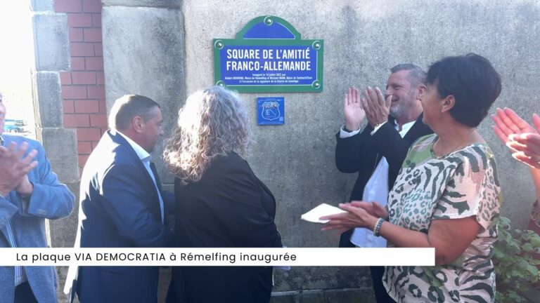 La plaque VIA DEMOCRATIA à Rémelfing inaugurée
