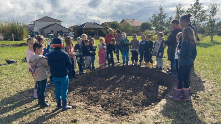 Bientôt une mare pédagogique pour l’école du dehors