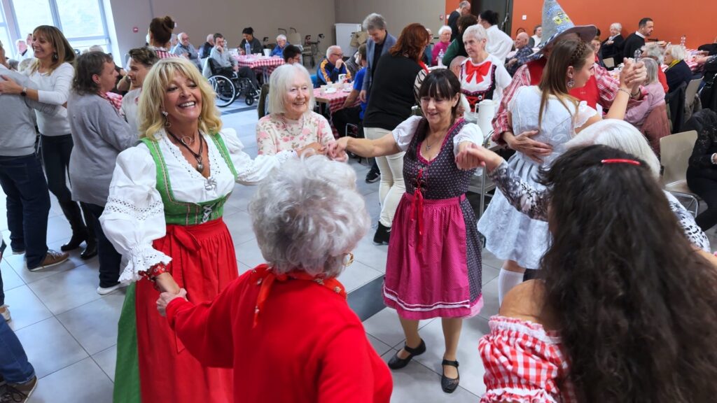 Les résidents d’EHPAD célèbrent l’Oktoberfest