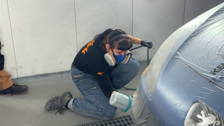 Cécile Schoenahl décorée de la médaille du prix des apprentis