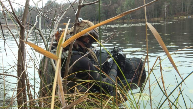 Des plongeurs militaires en exercice grandeur nature au camp de Bitche