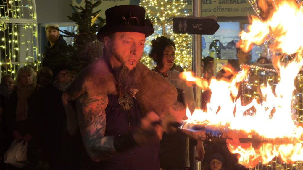 Quand le feu danse avec la compagnie C’est pas nous