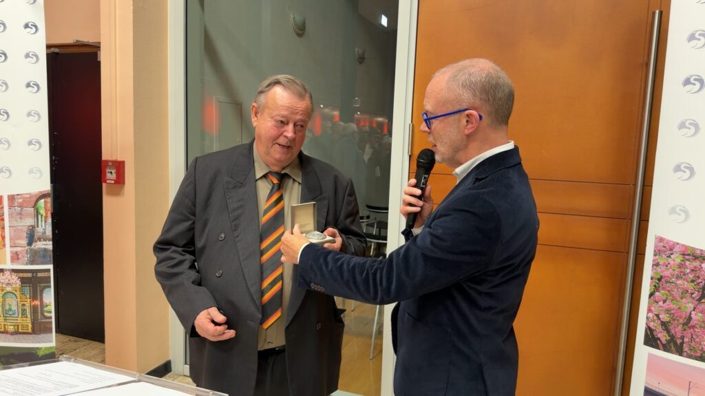 Après 30 ans d’engagement à l’AFAEI, Jean-Pierre Hartel récompensé