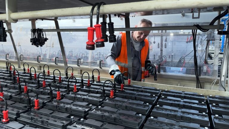 Clarios parie sur l’avenir de la batterie électrique à Sarreguemines