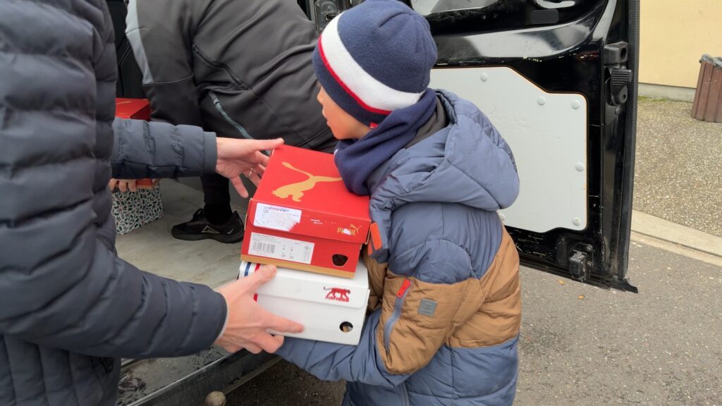 Des boîtes de Noël pour les plus démunis