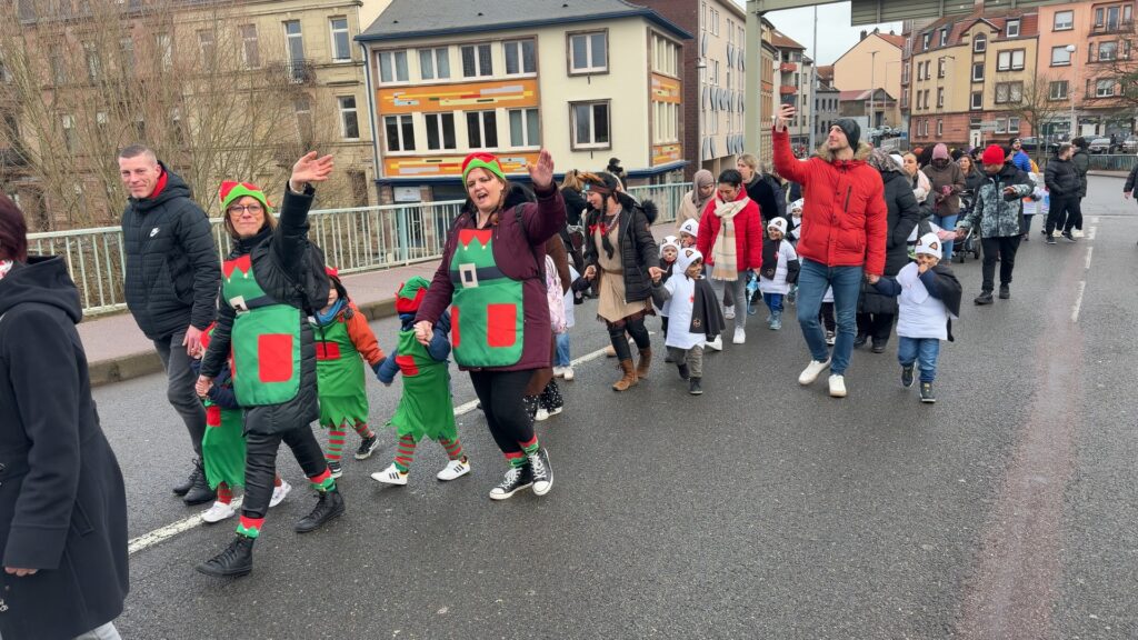 Carnaval : quand les enfants font danser les rues de Sarreguemines