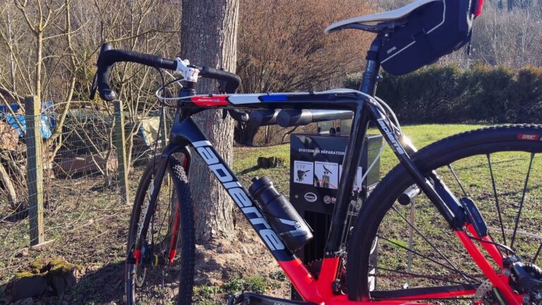 Installation d'une borne de réparation de vélo à Wittring