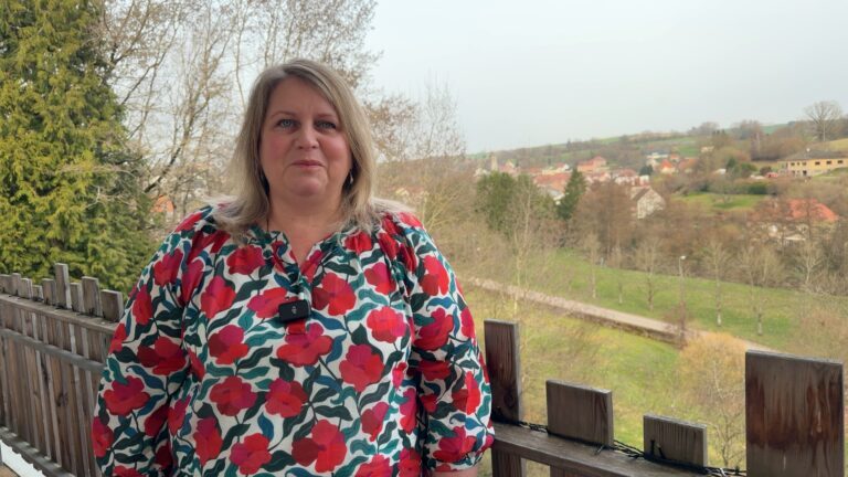 Julie WEISSENBACHER OLIGER - MAIN DANS LA MAIN POUR VOLMUNSTER