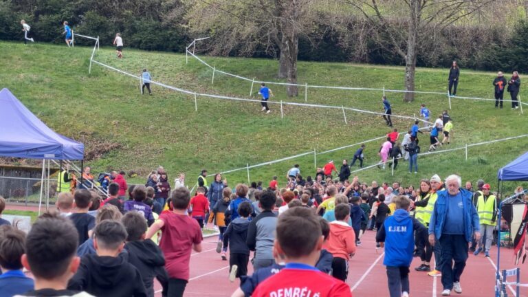 Près de 1000 élèves au grand cross de la CASC