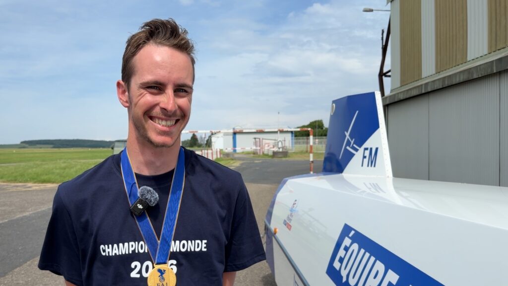 Victor MALLICK, sacré champion du monde de planeur !