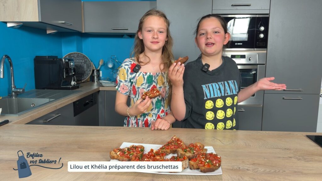 Enfilez vos tabliers : Lilou et Khélia préparent des bruschettas