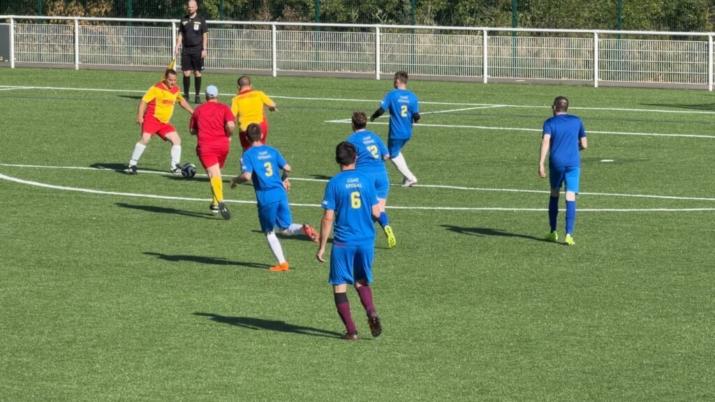 Un match de foot pour intégrer tout le monde 