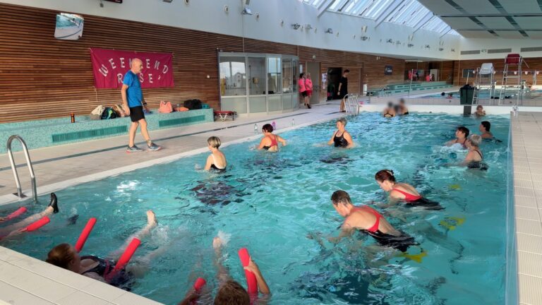 Des activités à la piscine pour Aqua Rose